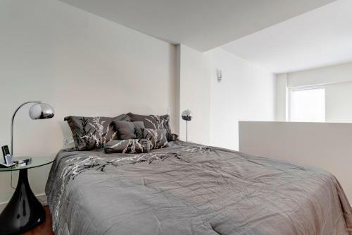 Palais-des-congr�s Furnished Apartments