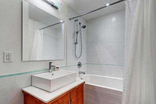 Palais-des-congr�s Furnished Apartments