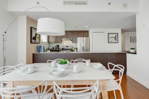 Palais-des-congr�s Furnished Apartments