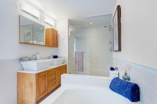 Palais-des-congr�s Furnished Apartments