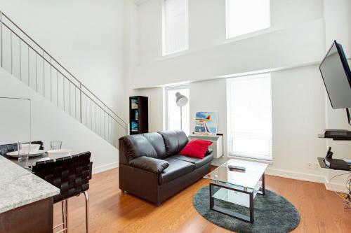 Palais-des-congr�s Furnished Apartments