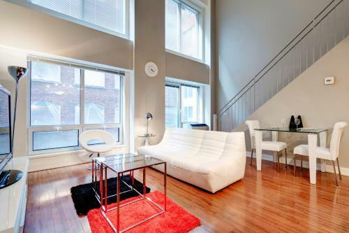 Palais-des-congr�s Furnished Apartments