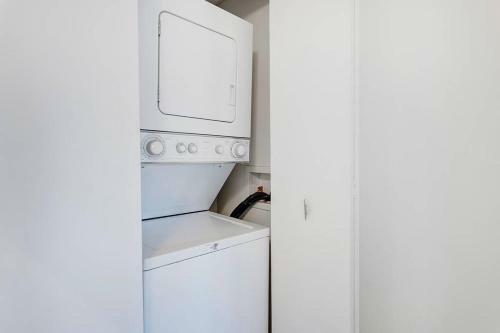 Palais-des-congr�s Furnished Apartments