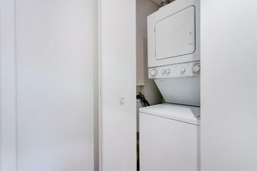 Palais-des-congr�s Furnished Apartments