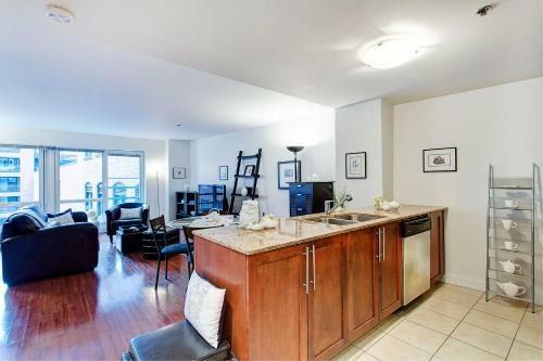 Palais-des-congr�s Furnished Apartments