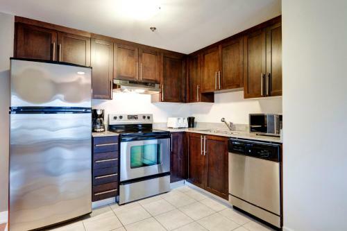 Palais-des-congr�s Furnished Apartments
