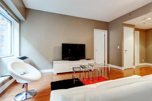 Palais-des-congr�s Furnished Apartments