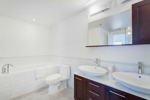 Palais-des-congr�s Furnished Apartments