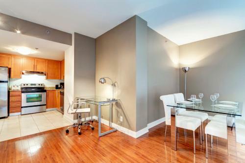 Palais-des-congr�s Furnished Apartments