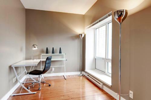 Palais-des-congr�s Furnished Apartments