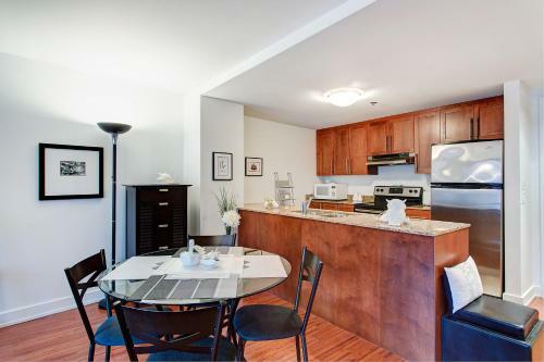 Palais-des-congr�s Furnished Apartments