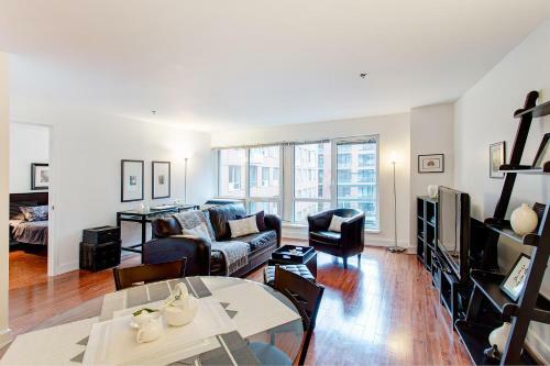Palais-des-congr�s Furnished Apartments