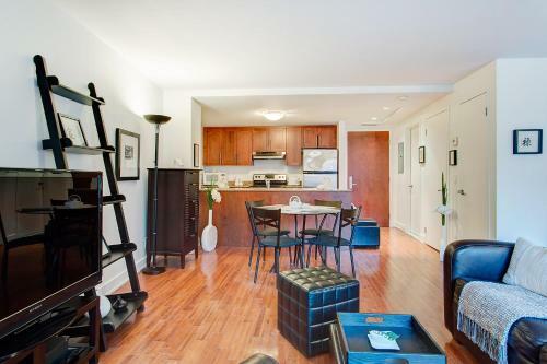 Palais-des-congr�s Furnished Apartments