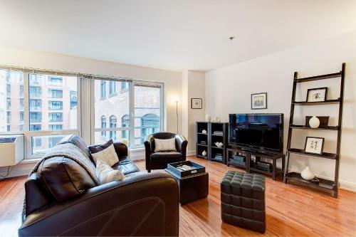 Palais-des-congr�s Furnished Apartments