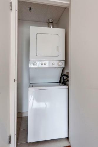 Palais-des-congr�s Furnished Apartments