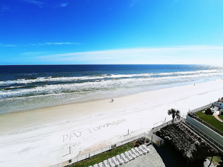 *emerald Shores Hotel*