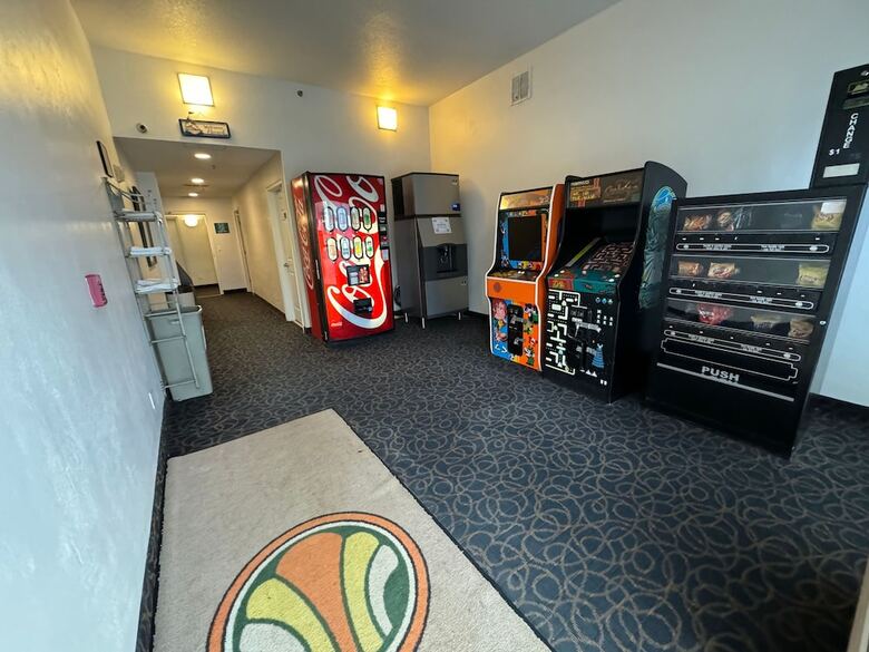 *emerald Shores Hotel*