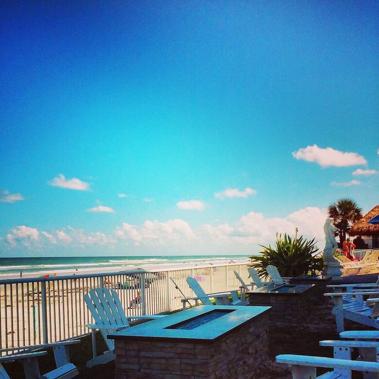 *emerald Shores Hotel*