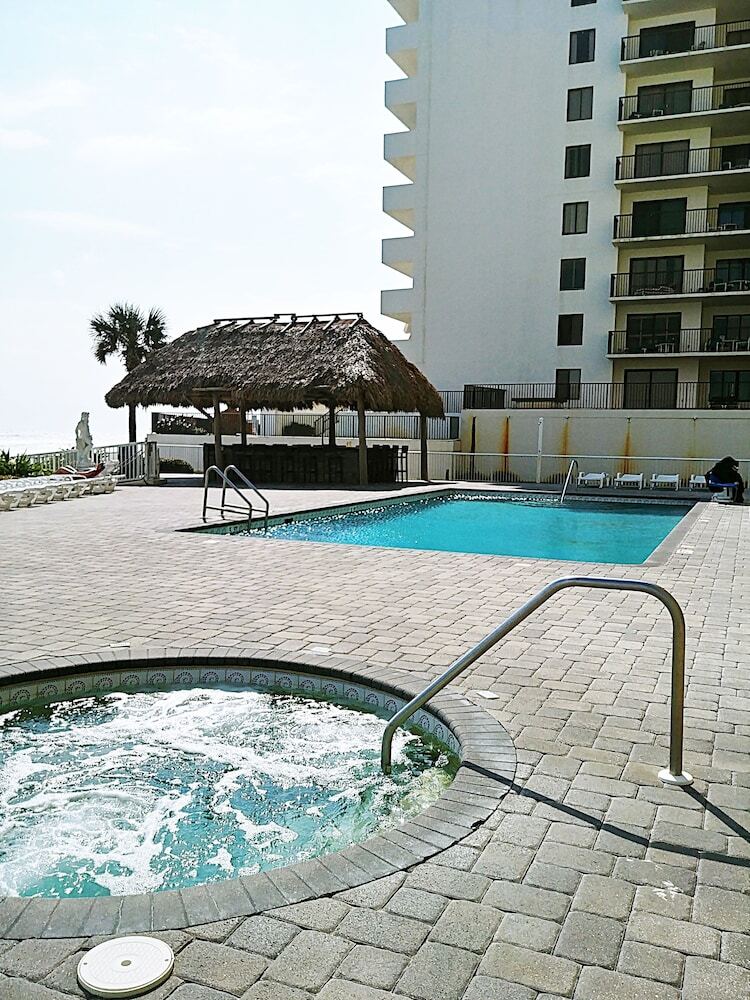 *emerald Shores Hotel*