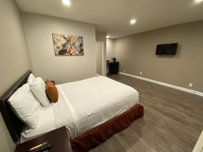 Hotel Anaheim Executive Inn & Suites