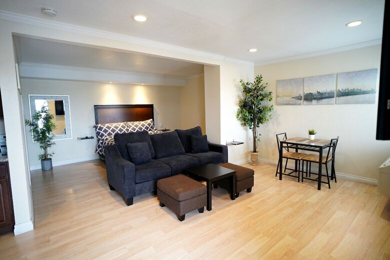Hotel Anaheim Executive Inn & Suites