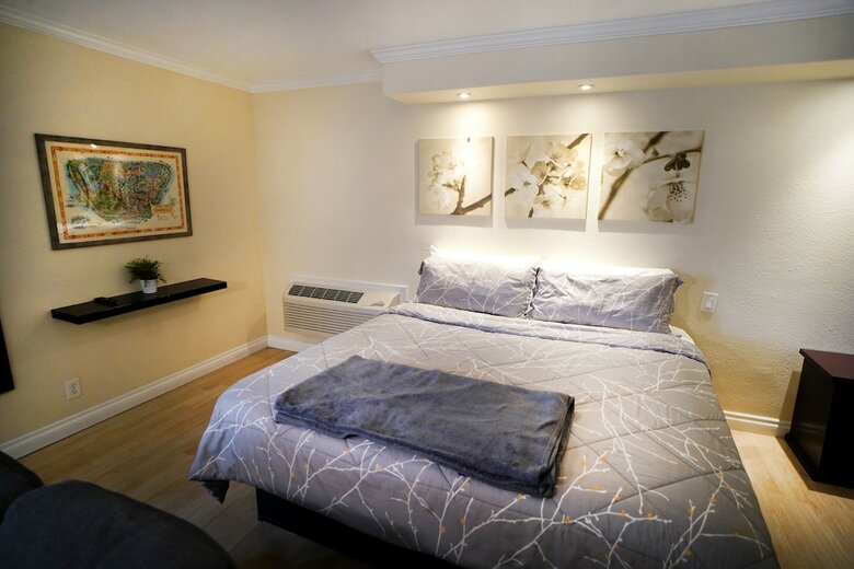 Hotel Anaheim Executive Inn & Suites