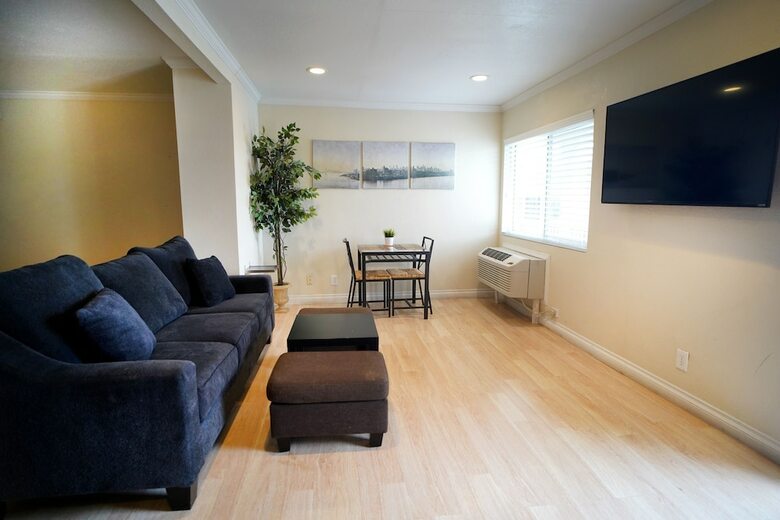 Hotel Anaheim Executive Inn & Suites
