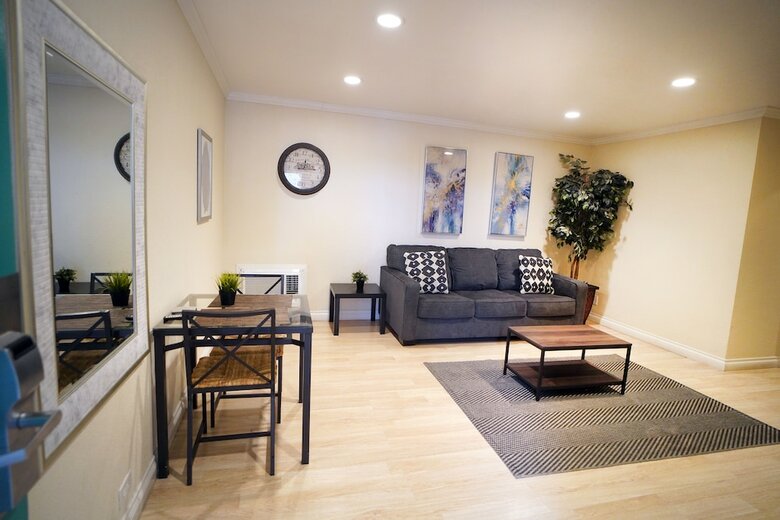 Hotel Anaheim Executive Inn & Suites