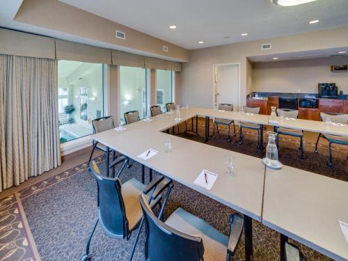 Hotel Heritage Inn & Suites - Brooks