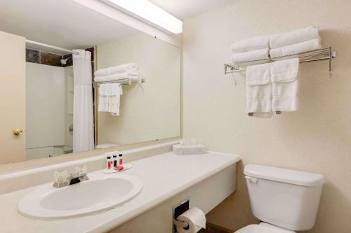 Hotel Ramada Pinewood Park Resort North Bay