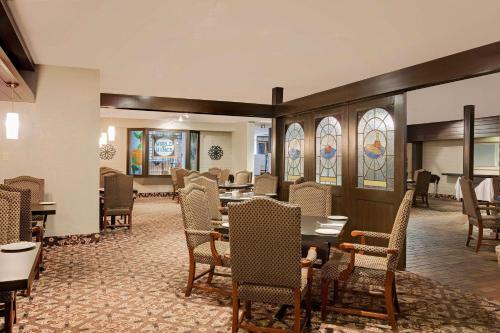 Hotel Ramada Pinewood Park Resort North Bay