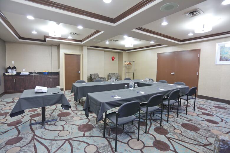 Holiday Inn Express Hotel & Suites Vernon