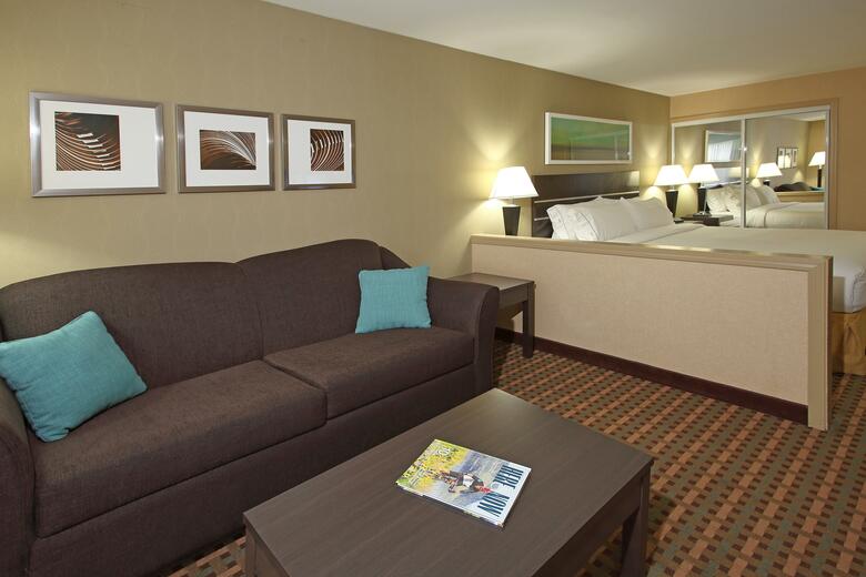 Holiday Inn Express Hotel & Suites Vernon