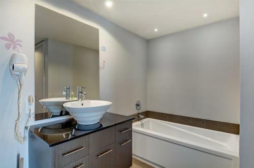 Aparthotel Condos H�tel Val-des-neiges - Le C�leste