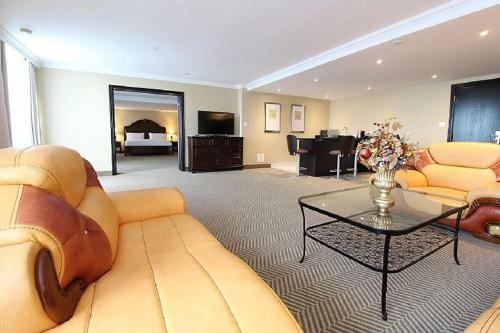 Hotel Edward Village North York