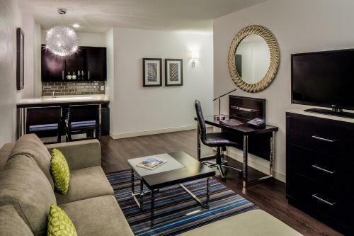 Hotel The Hollis Halifax - A Doubletree Suites By Hilton