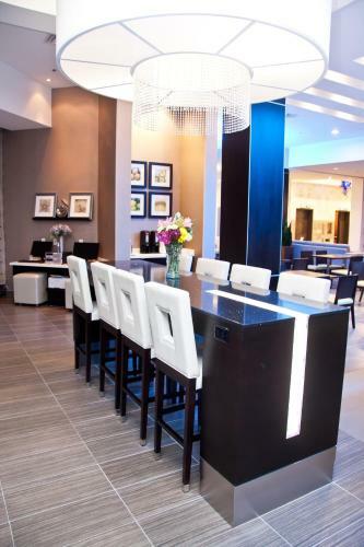 Hotel The Hollis Halifax - A Doubletree Suites By Hilton