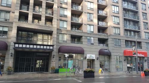 Apartamento Toronto Luxury Accommodations - University Plaza