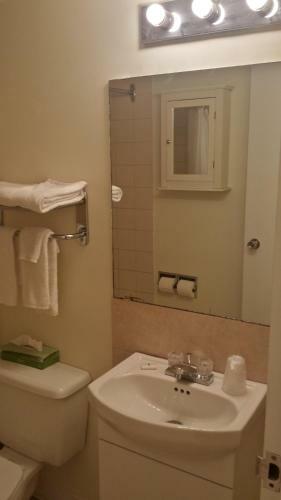 Hotel Northwoods Inn & Suites