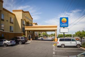 Hotel Comfort Inn & Suites