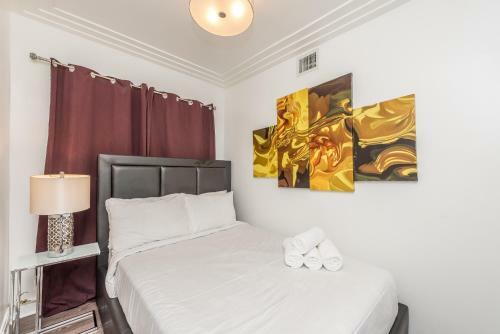 Courtyard Two-bedroom Apartments By Royal Stays