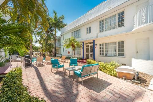 Courtyard Two-bedroom Apartments By Royal Stays