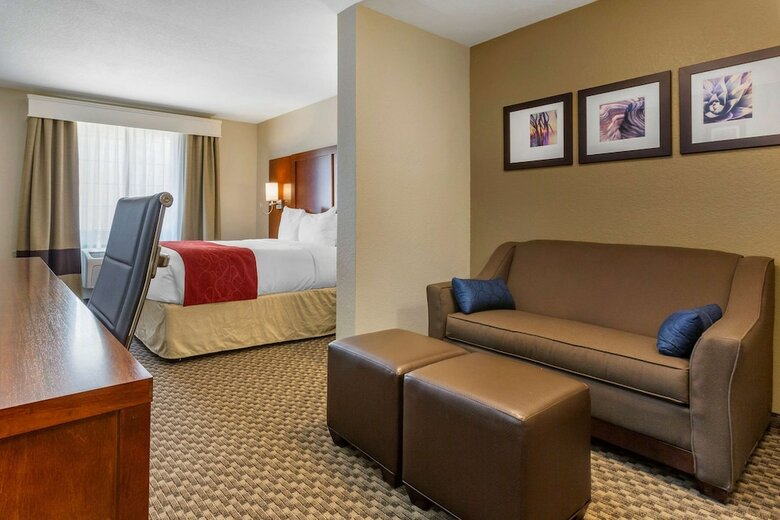 Hotel Comfort Suites Airport