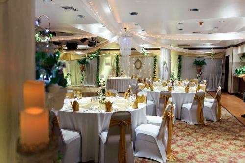 Radisson Fort George Hotel & Marina