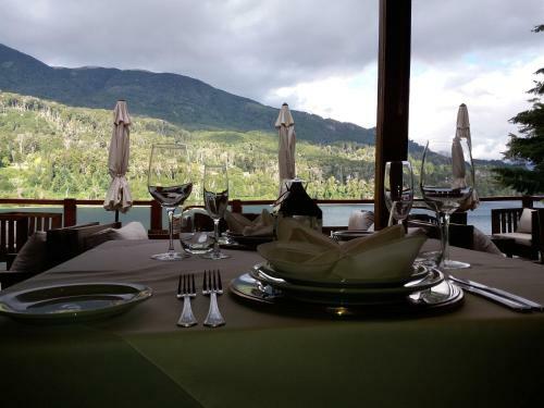 Hotel Dos Bahias Lake Resort