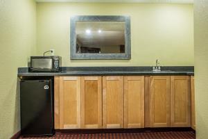Clarion Highlander Hotel And Conference Center