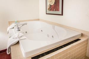 Clarion Highlander Hotel And Conference Center