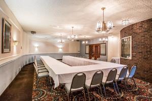 Clarion Highlander Hotel And Conference Center