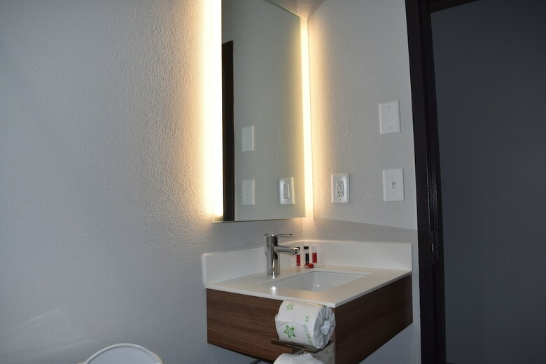 Hotel Microtel Inn & Suites Eagles Landing