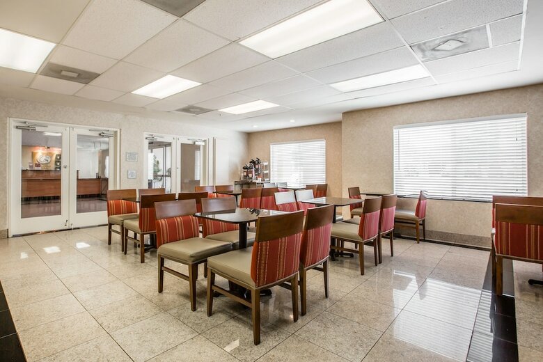 Hotel Comfort Suites